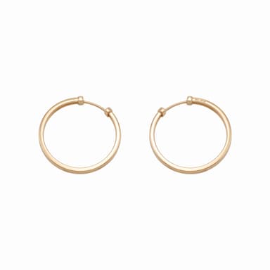 گوشواره طلا 18 عیار زنانه طلانیوم مدل حلقه ای طرح کارتیه لاو