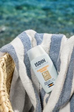 فلوئید ضدآفتاب ایزدین مدل Fusion Water Magic SPF50 حجم 50 میلی‌لیتر