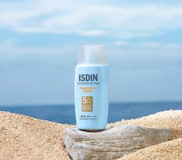 فلوئید ضدآفتاب ایزدین مدل Fusion Water Magic SPF50 حجم 50 میلی‌لیتر