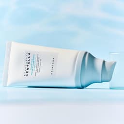 کرم ضدآفتاب سنتلا مدل Skin 1004 Madagascar Hyalu-Cica SPF50 حجم 50 میلی‌لیتر